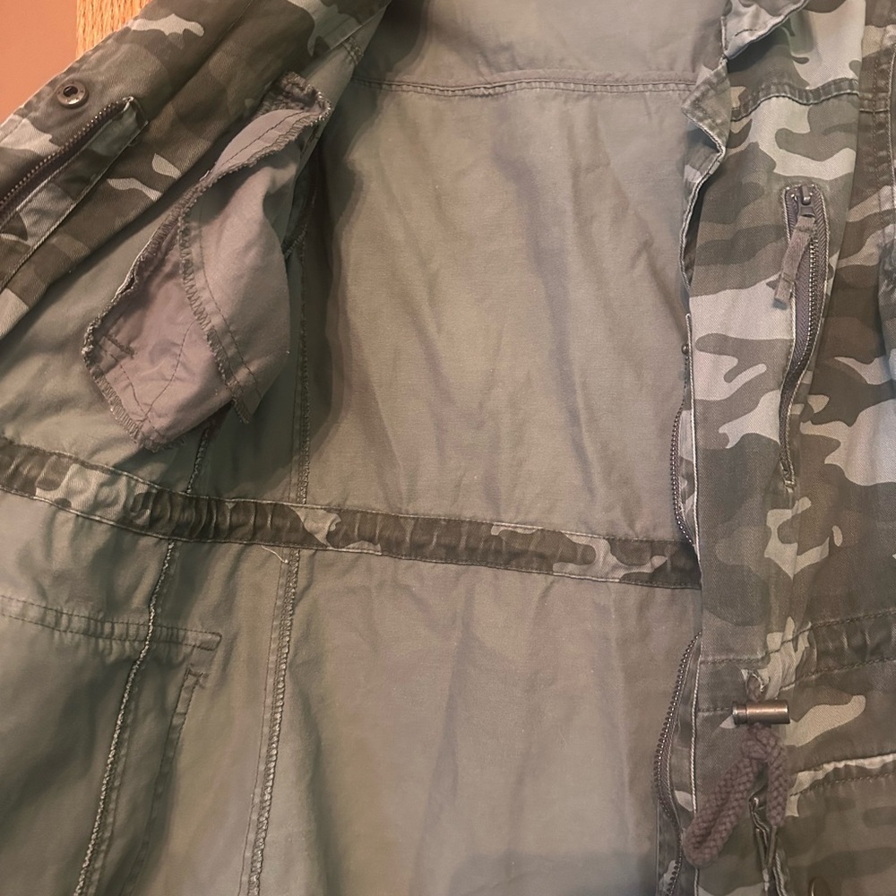 Super fun camo jacket - Picture 5 of 8